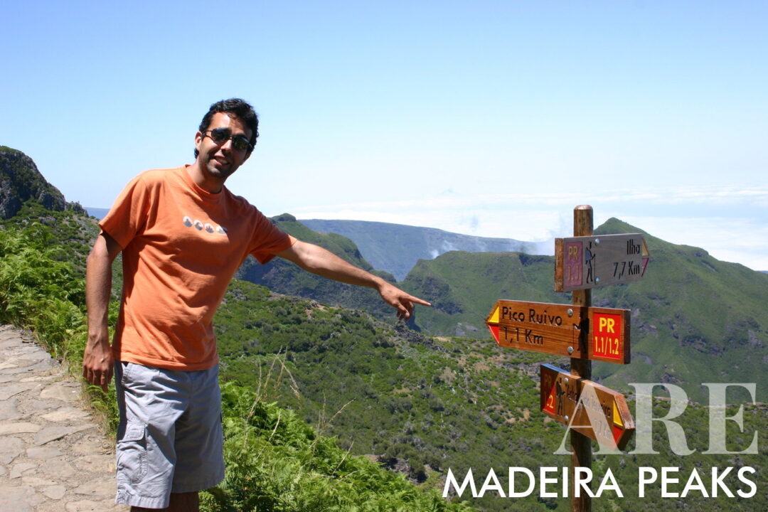 Roger Tavares, un habitant de l'île de Madère, lors de ses randonnées sur le PR 1.2 Vereda do Pico Ruivo, l'un des sentiers de randonnée les plus populaires de Madère. Ce sentier vous mène au Pico Ruivo, le plus haut sommet de l'île à 1862 mètres de haut. Les randonneurs adorent ce sentier en raison des vues incroyables et des différents types de paysages que l'on peut voir en chemin.