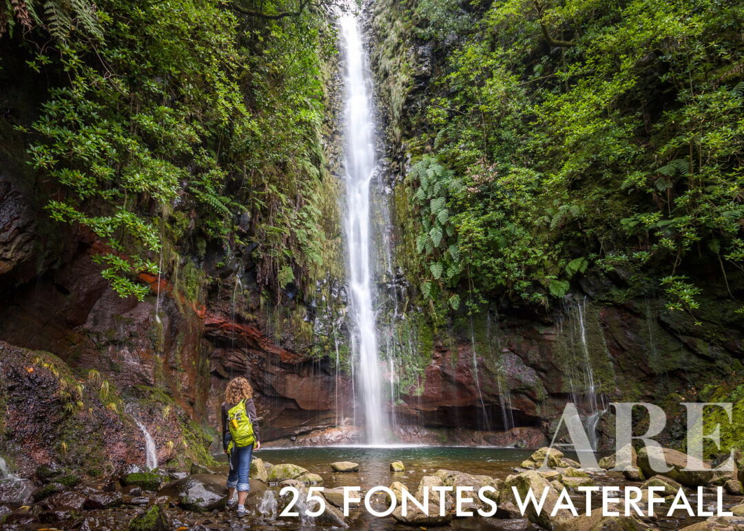 <strong>Levada do Risco</strong> est un sentier de 1,5 km (3 km aller-retour) situé <strong>près de la Levada do Alecrim</strong>. Il partage son point de départ avec la <strong>Levada das 25 Fontes</strong> (PR 6) à Rabaçal. Ce sentier facile prend environ 2 heures à parcourir et se situe à environ 1000 mètres d'altitude, offrant des vues dégagées sur la beauté naturelle de Madère. Le sentier est entouré de nature dense et verte. L'attraction principale se trouve à la fin, où vous atteignez le <strong>point de vue du Risco</strong>, présentant une <strong>impressionnante cascade verticale</strong> qui crée une traînée blanche frappante contre les roches sombres.