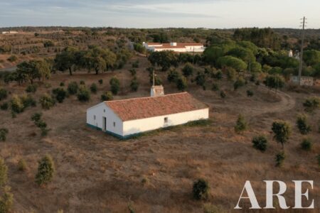 Farmhouse for sale in Grandola