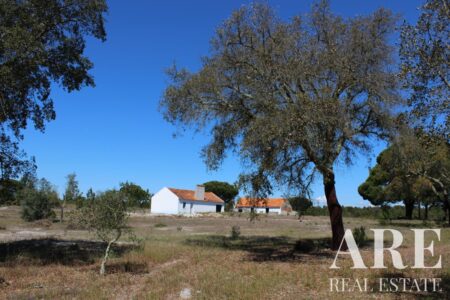 Farmhouse for sale in Grandola