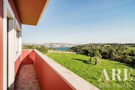 Villa for sale in Trafaria, Almada