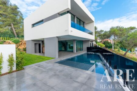 Villa for sale in Abuxarda, Cascais