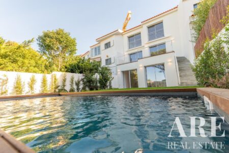 Villa for sale in Monte Estoril, Cascais