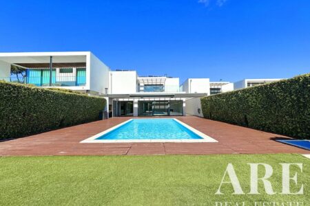 Villa for sale in Vilamoura, Algarve