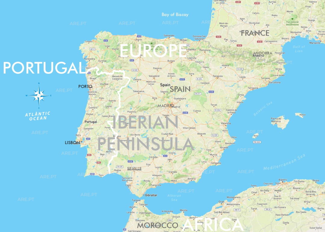 Le Portugal est le pays le plus occidental de l'Europe, bordé par l'Espagne à l'est et au nord, et par l'océan Atlantique à l'ouest et au sud. Faisant partie de la péninsule Ibérique, il bénéficie d'une position stratégique qui a fortement influencé son histoire maritime et son développement culturel.